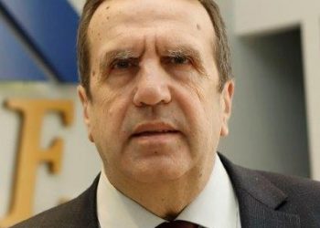 Για δημοσιεύματα περί απελευθέρωσης λειτουργίας καταστημάτων τις Κυριακές