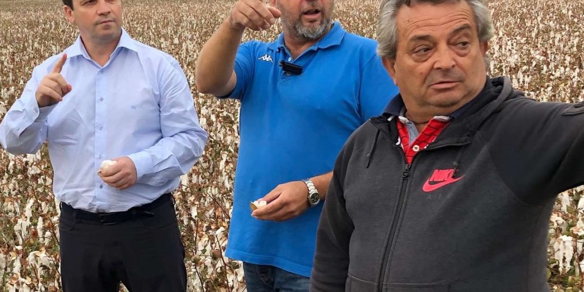 Μπήκε στα χωράφια των χαλαζόπληκτων ο Θανάσης Λιούτας