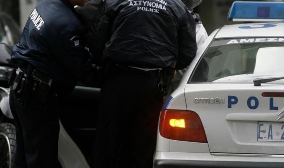 Χειροπέδες σε 60χρονο