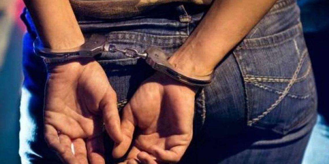 Χειροπέδες σε 32χρονη