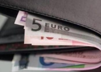 Θρασύτατος νεαρός