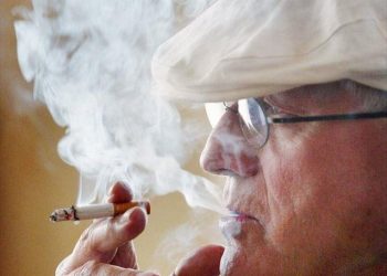 Μετακομίζει λόγω …τσιγάρου