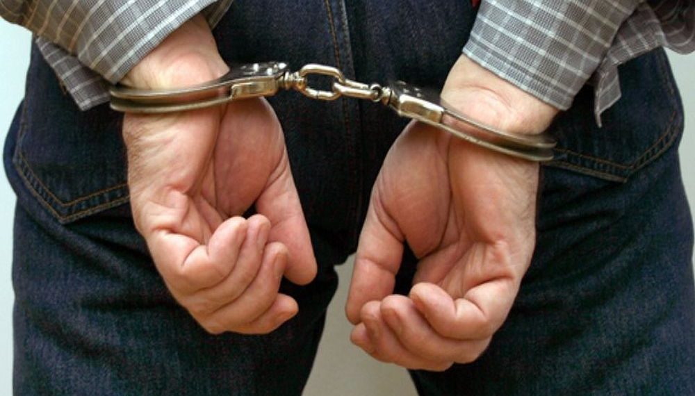 Χειροπέδες σε 67χρονο μετά από έλεγχο στο ΙΧΕ αυτοκίνητο του
