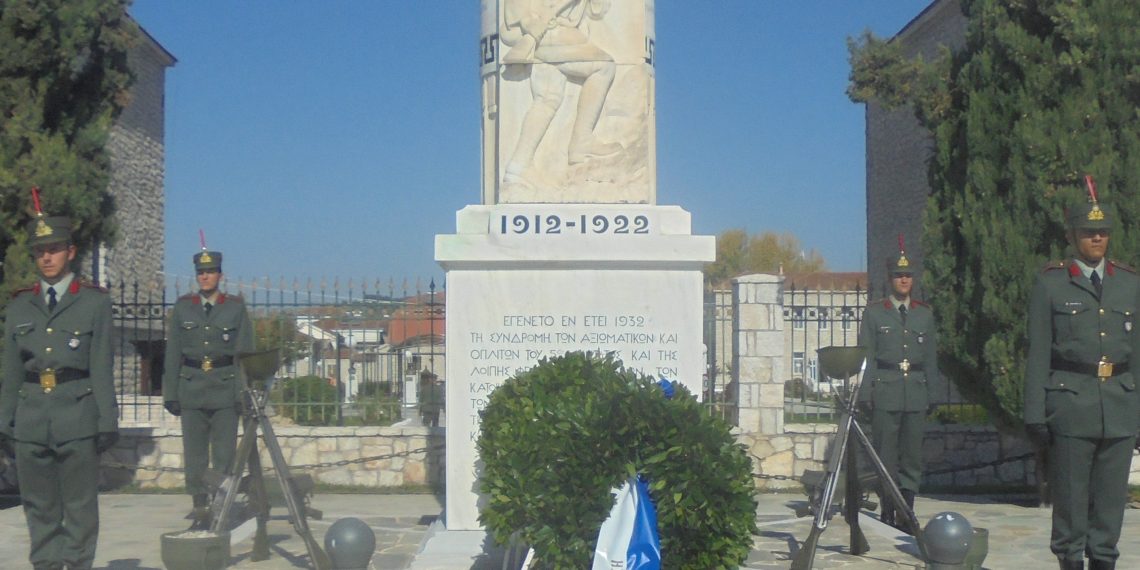 Κατάθεση στεφάνων στο Μνημείο Πεσόντων στην ΣΜΥ