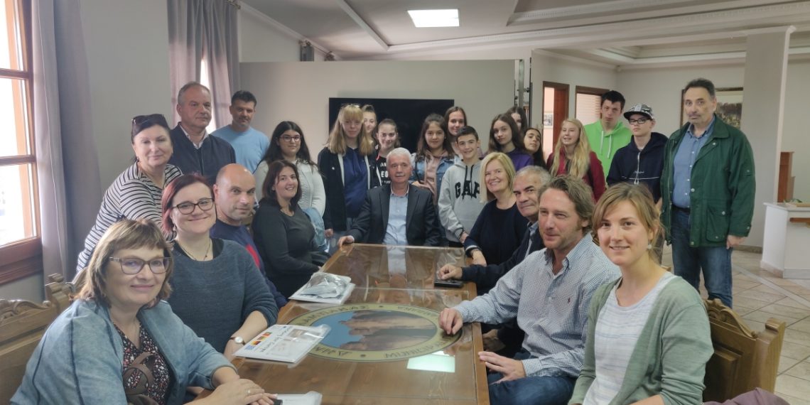 Στο Δημαρχείο μαθητές λόγω … Erasmus+