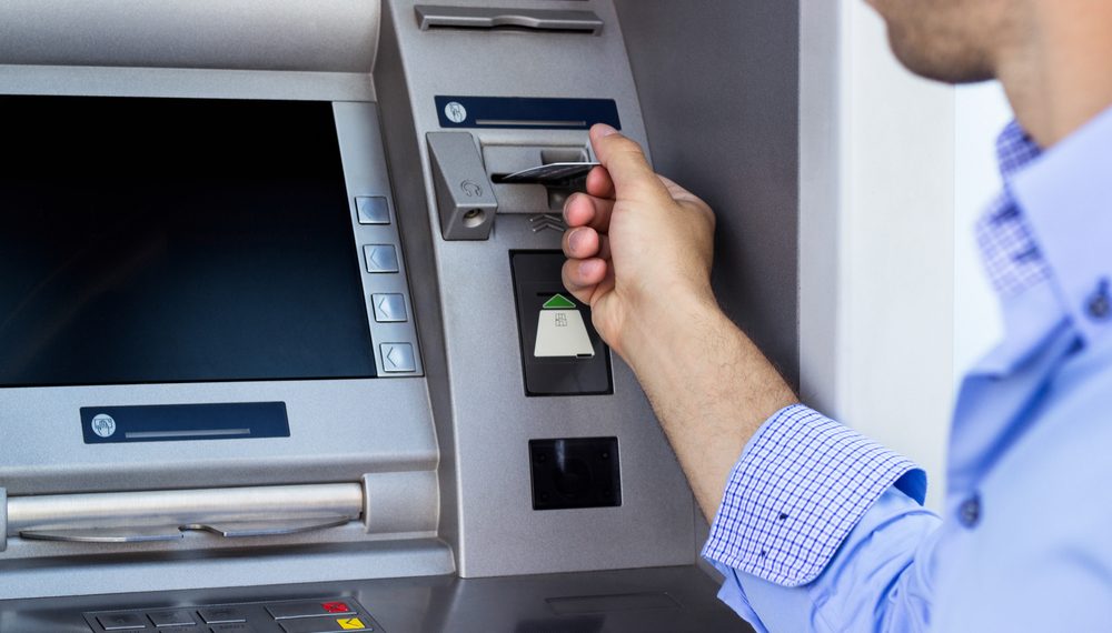 Έκλεψε την κάρτα και πήγε στο …ΑΤΜ