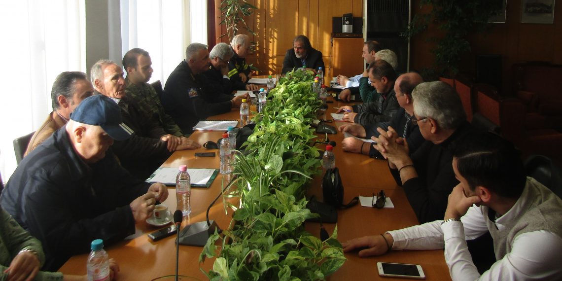Τους άφησε και πήγε να φορέσει τις …γαλότσες ο Χρήστος Μιχαλάκης