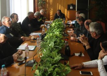 Τους άφησε και πήγε να φορέσει τις …γαλότσες ο Χρήστος Μιχαλάκης