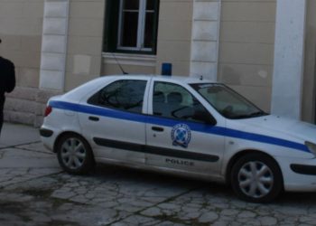 Μπήκε σε επιχείρηση των Τρικάλων με …ψαλίδι