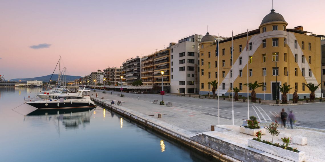 Από την βόλτα στο λιμάνι στα …κρατητήρια