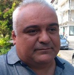 Τον …κύκλωσαν οι γυναίκες