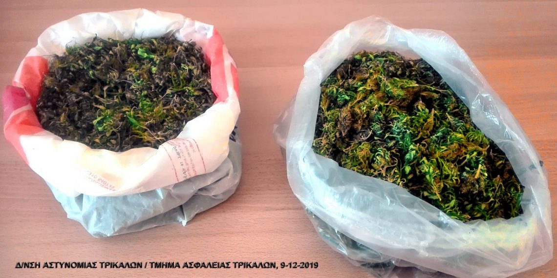 Χειροπέδες σε Τρικαλινό