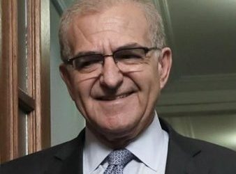 Παραίτηση από το Υπουργικό Συμβούλιο λόγω … βιογραφικού