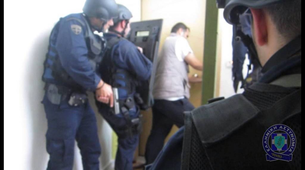 «Ντου» Αστυνομικών σε οικία