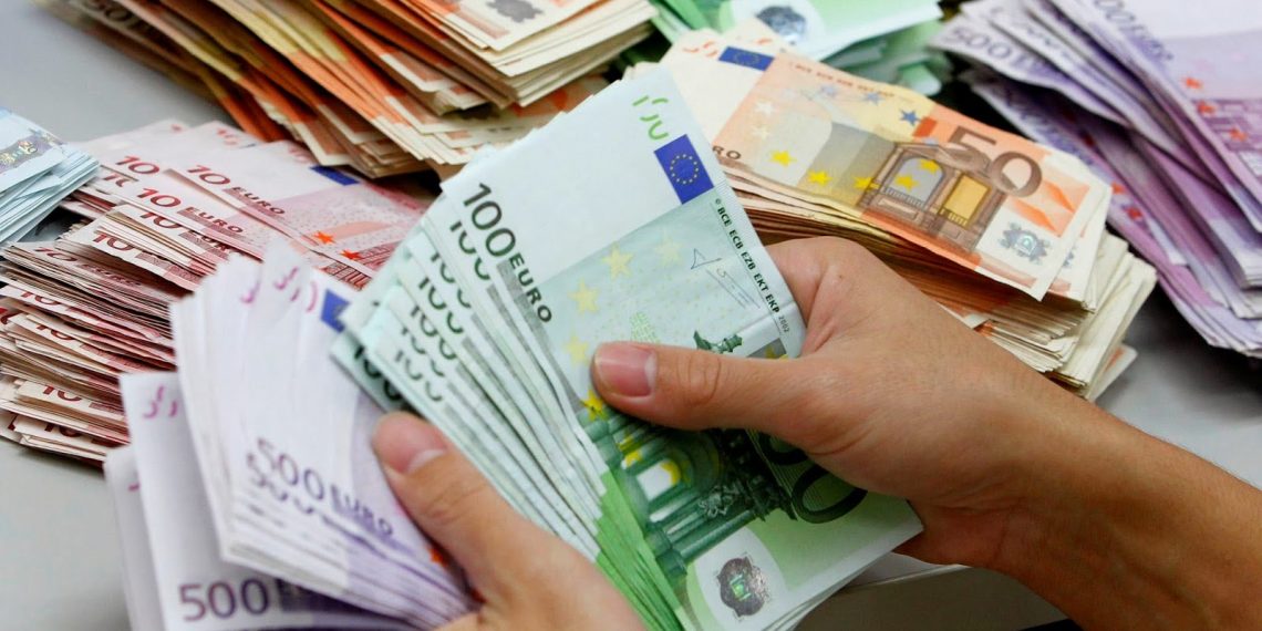 «Ζεσταίνουν» την αγορά της Θεσσαλίας ενόψει Χριστουγέννων