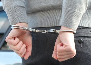 Χειροπέδες στα Τρίκαλα για 26χρονο καταζητούμενο