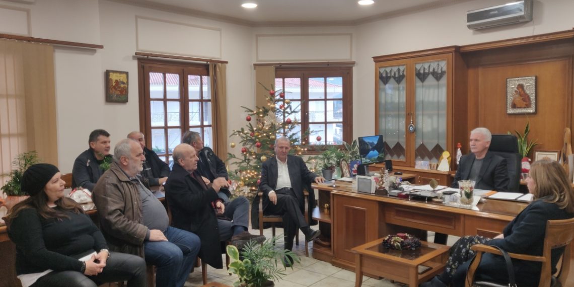 ΣΥΡΙΖΑίοι στο Δημαρχείο της Καλαμπάκας