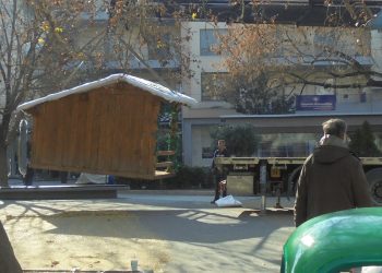 Τέλος …Χριστουγέννων στην πλατεία Δεσποτικού στα Τρίκαλα