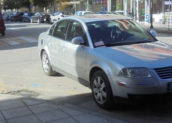 Επικό παρκάρισμα στα Τρίκαλα με …συνέπειες