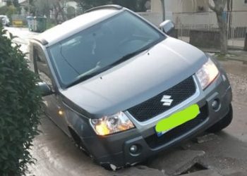 Άνοιξε η γη στα …Τρίκαλα