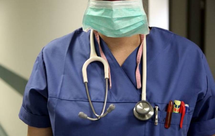 Ο ΣΥΡΙΖΑ σεντράρει και η ΝΔ σκοράρει ενάντια στους Ιατρούς ΤΕΠ και ΕΚΑΒ