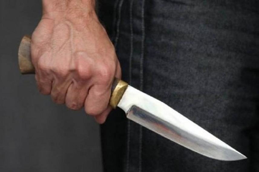 Αφήνουν τα βιβλία και πιάνουν το …μαχαίρι