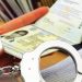 Χειροπέδες σε καταζητούμενο πλαστογράφο