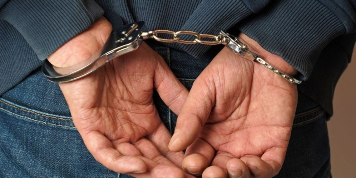 Χειροπέδες σε 72χρονο … «μπουμπούκι»