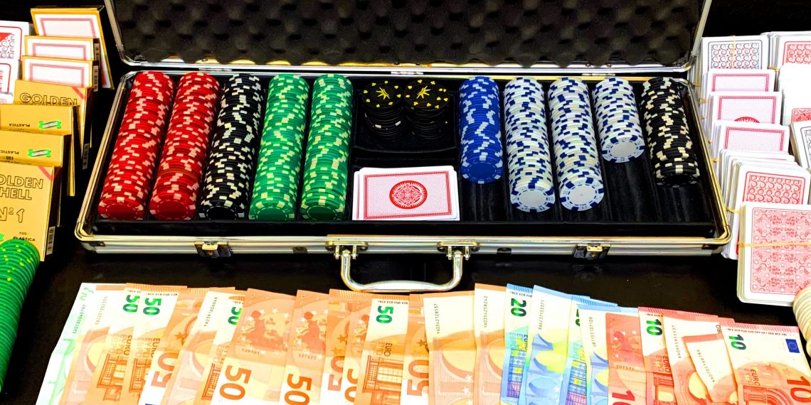 Χειροπέδες λόγω… «Poker»