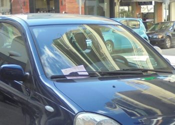 Βγήκαν τα …μπλοκάκια (και) στους πεζοδρόμους των Τρικάλων