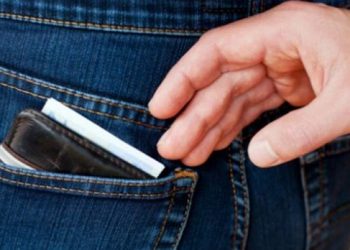 Μπήκαν σε καφετέρια των Τρικάλων και πήραν …πορτοφόλι