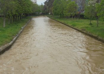 Παραμένει εντός κοίτης ο Ληθαίος ποταμός στα Τρίκαλα