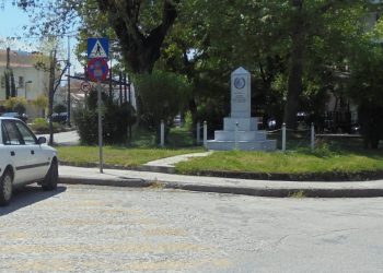 Δεν κόβεται ούτε με «κορωνοϊό» το …χούι