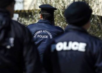 Έφοδος Αστυνομικών σε οικία στα Τρίκαλα