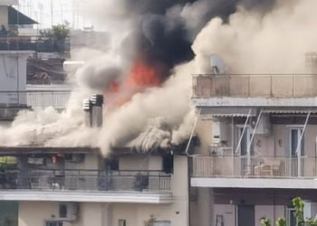 Στις φλόγες διαμέρισμα στα Τρίκαλα