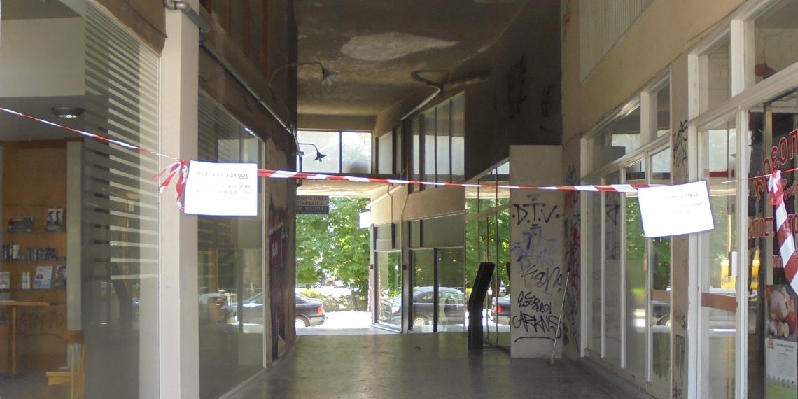 Έγινε επικίνδυνη δημοφιλής στοά των Τρικάλων