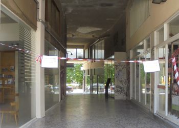 Έγινε επικίνδυνη δημοφιλής στοά των Τρικάλων