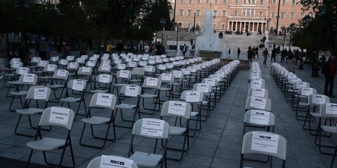 «Άδειες καρέκλες» είναι η πολιτική της κυβέρνησης της Ν.Δ για την εστίαση