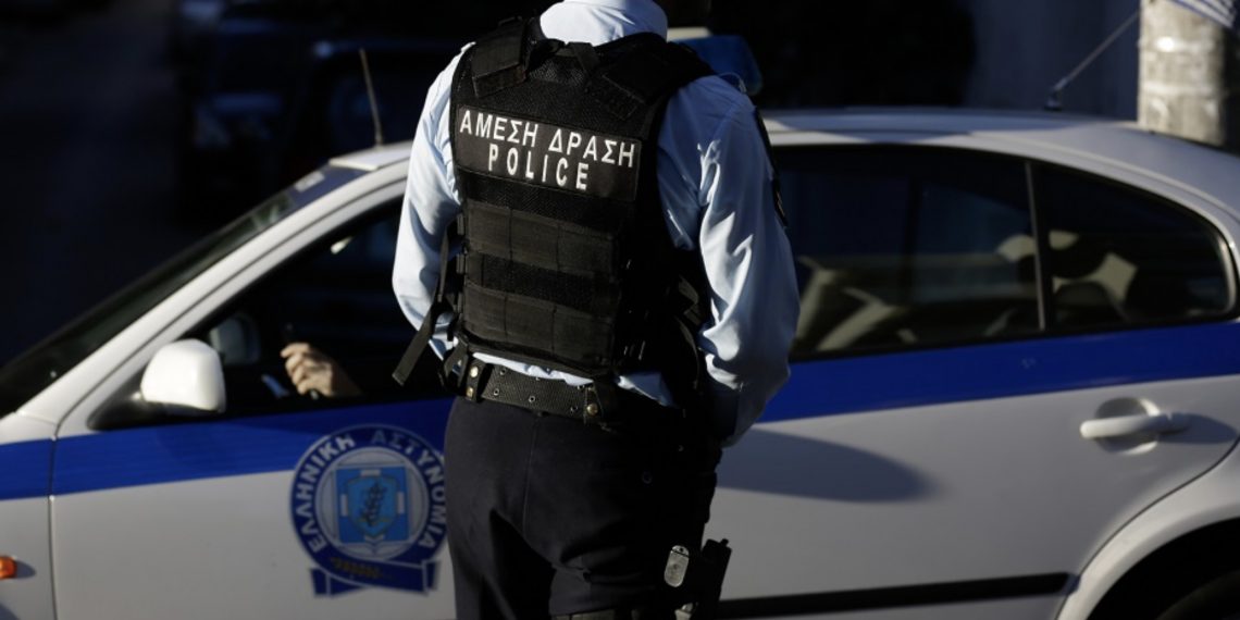 Έφοδος Αστυνομικών σε οικία στα Τρίκαλα