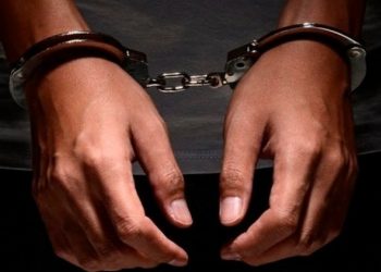 Χειροπέδες για υπόθεση κατοχής ναρκωτικών