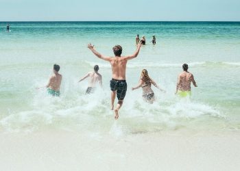 Οδηγίες για τους κολυμβητές για αποφυγή μολύνσεων