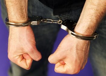 Χειροπέδες στα Τρίκαλα για φυγόποινο