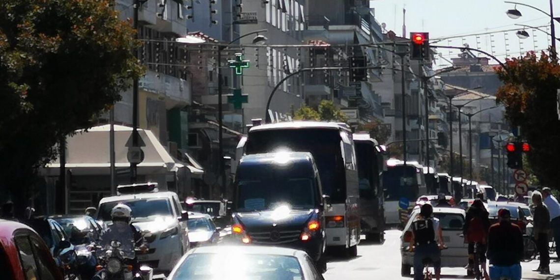 Πήραν τους …δρόμους (και) τα τουριστικά λεωφορεία στα Τρίκαλα
