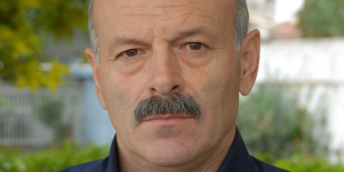 Θα γελάει και το μουστάκι του…
