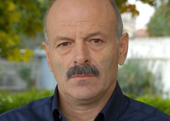 Θα γελάει και το μουστάκι του…
