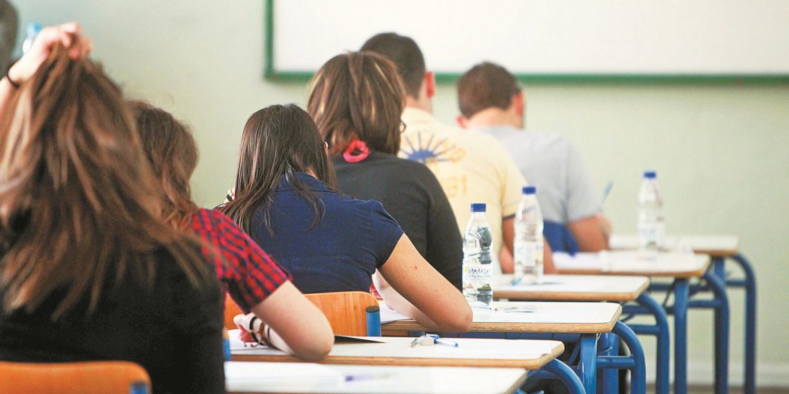 Με αποχή στο 18,5%