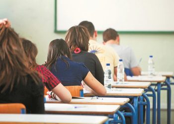Με αποχή στο 18,5%