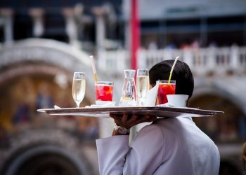 Πρόστιμα σε καταστήματα εστίασης των Τρικάλων για μη χρήση …μάσκας