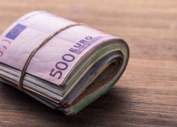 «Μπρος γκρεμός και πίσω ρέμα» για την Κυβέρνηση
