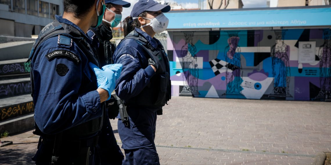 Με «λουκέτα» και πρόστιμα η …αναχαίτιση του «κορωνοϊού» από την Κυβέρνηση